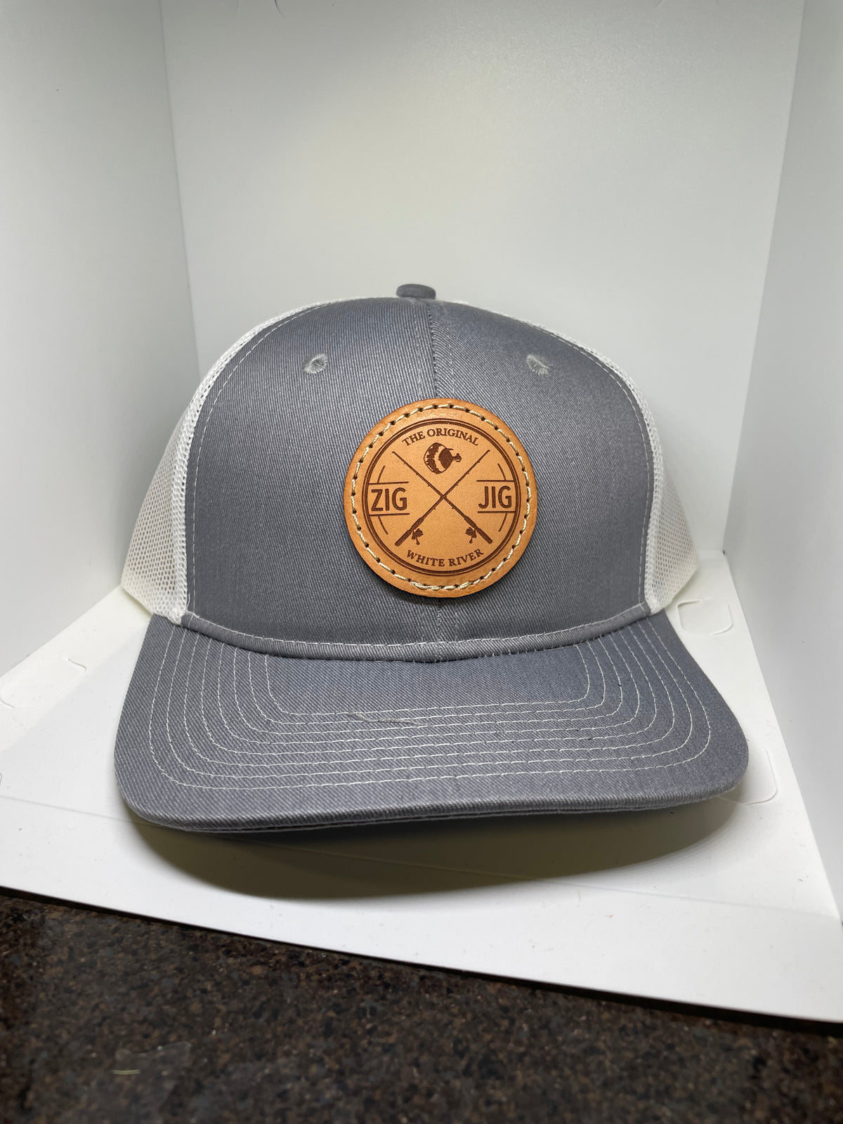 Zig Jig Zig Lid Leather Patch Snapback Hat in Grey/White